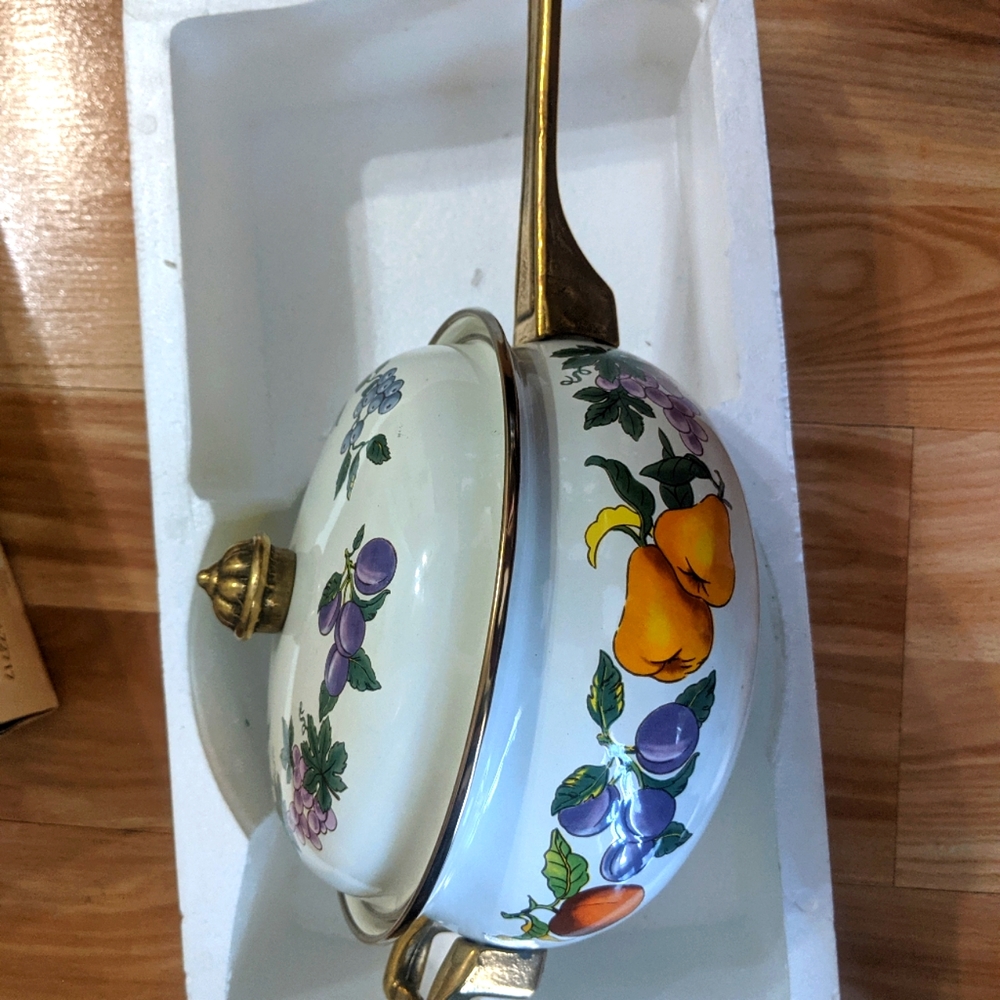 2 Qt. Covered saucepan enamel, new in box